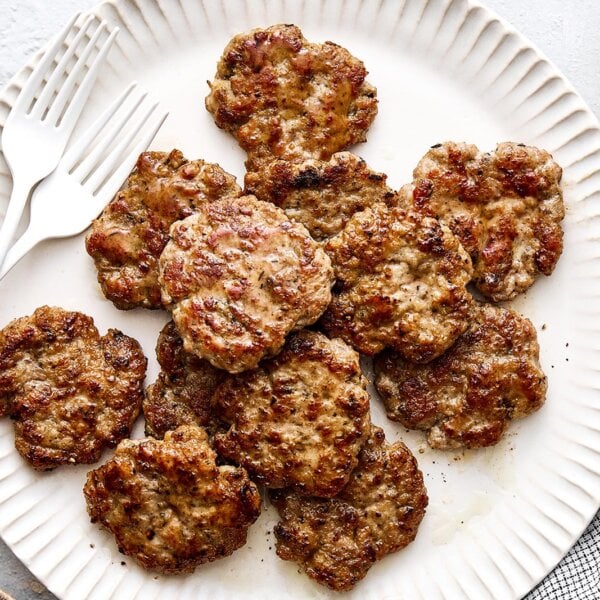 A plate of chicken breakfast sausages.