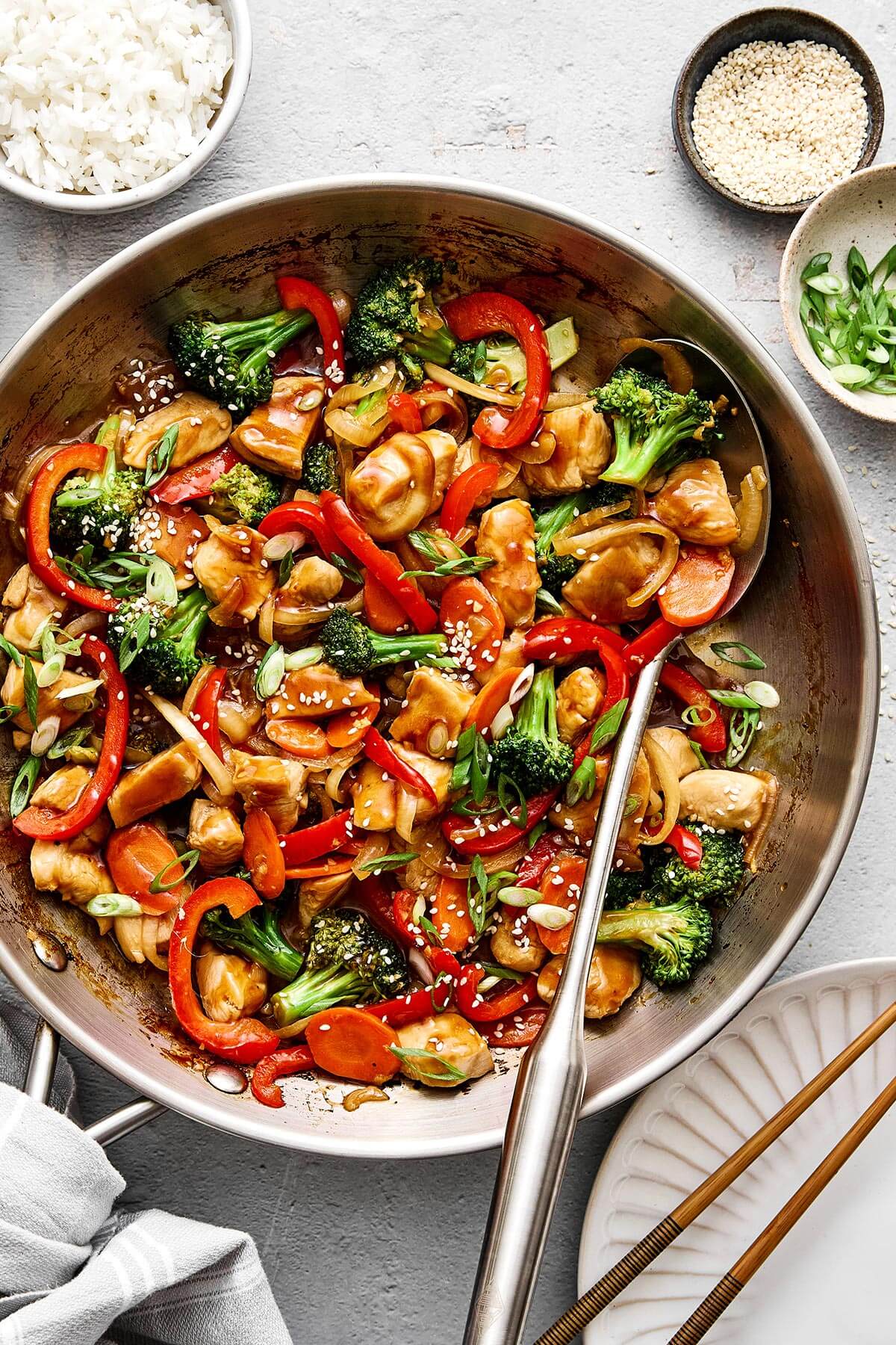 A pan with chicken stir-fry.