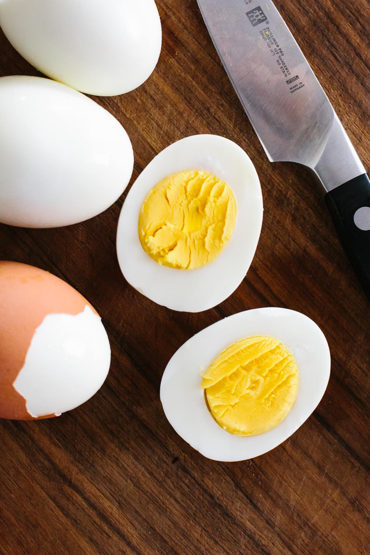 Learn how to make hard boiled eggs so that they're perfect and easy to peel! Slicing hard boiled eggs in half.