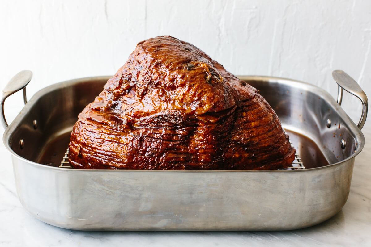 A roasting tray with honey baked ham in it
