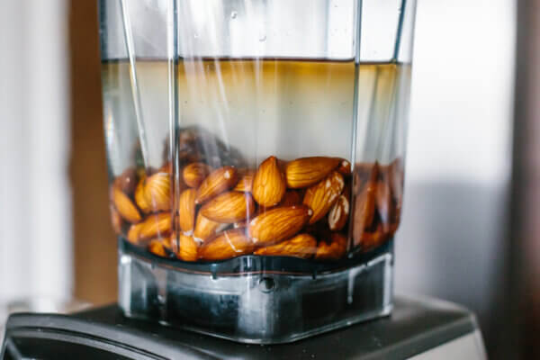 Blending almond milk ingredients together in a blender