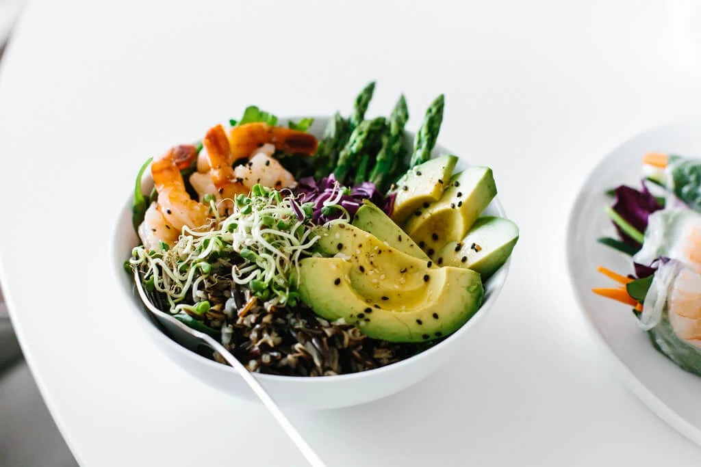 Take advantage of fresh, seasonal produce in this healthy meal prep for spring guide. With 11 ingredients meal prepped you can make a variety of healthy recipes.